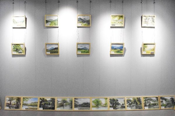 纵横配资 300余件佳作亮相 汉阳三中婺源写生作品展开幕